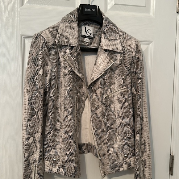 snake faux leather open front jacket metal in the front.new without tag. - Picture 3 of 4